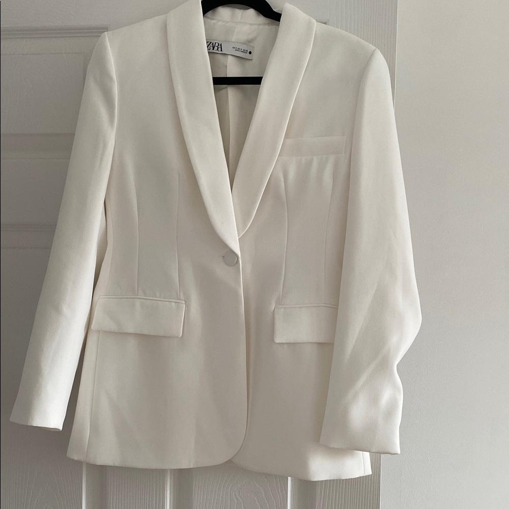 SOLD SOLD SOLD ‼️‼️‼️


Elegant White Blazer
